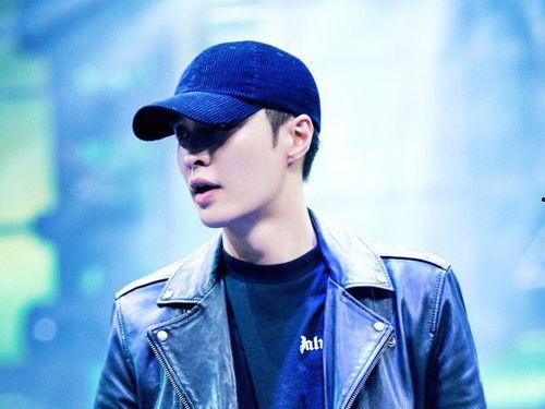 娱乐吃瓜爆料 张艺兴,娱乐圈的“吃瓜”焦点,揭秘他的成长与蜕变